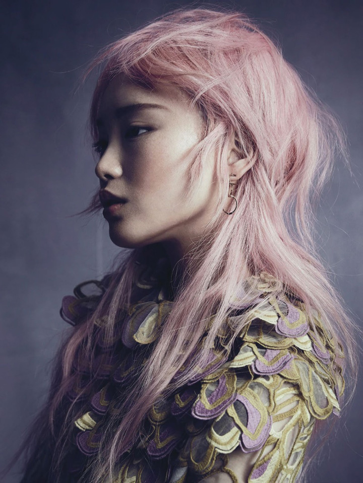 超模新人fernanda ly 演绎《vogue》杂志时尚大片