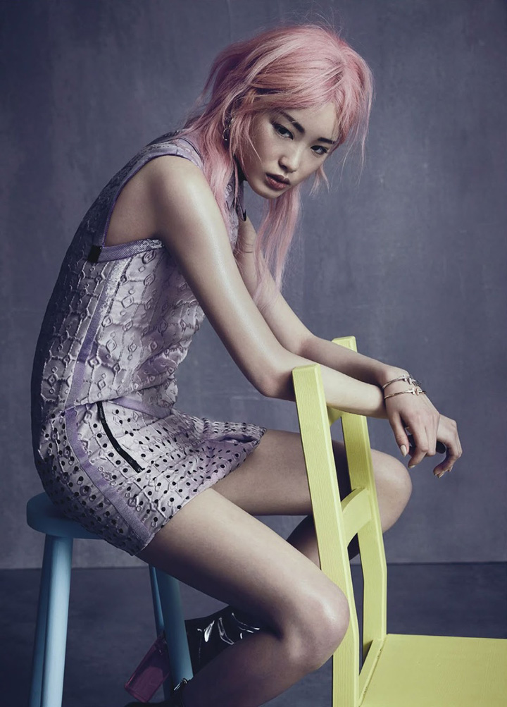 超模新人fernanda ly 演绎《vogue》杂志时尚大片