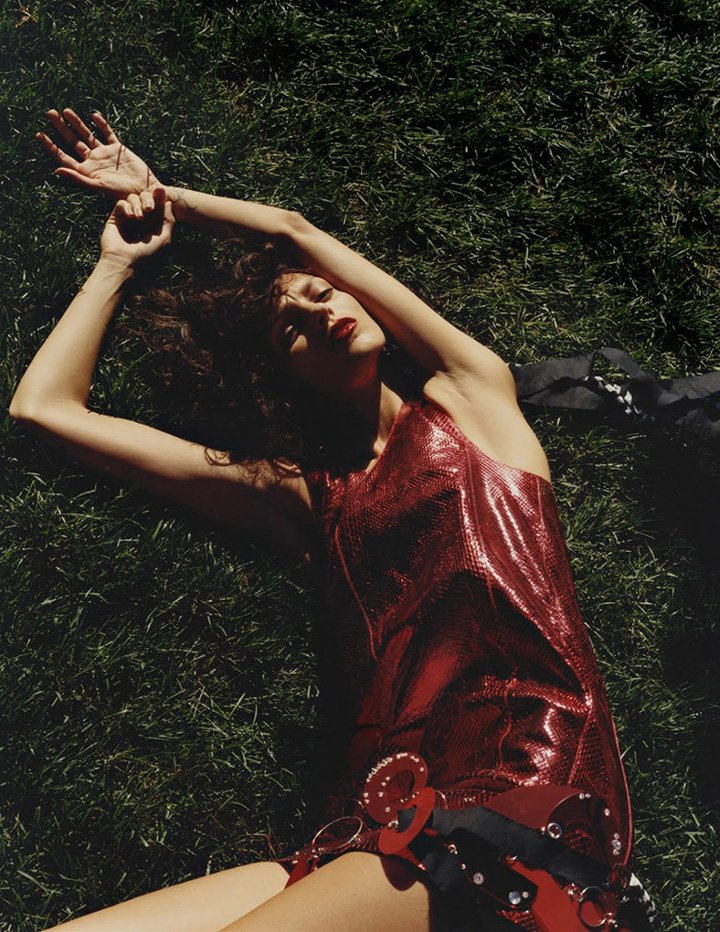 超模anja rubik 演绎《vogue》杂志法国版丨摄影师 harley weir