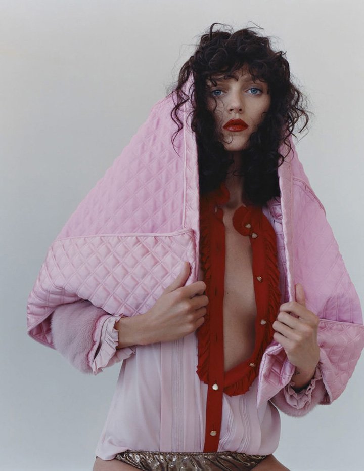 超模anja rubik 演绎《vogue》杂志法国版丨摄影师 harley weir