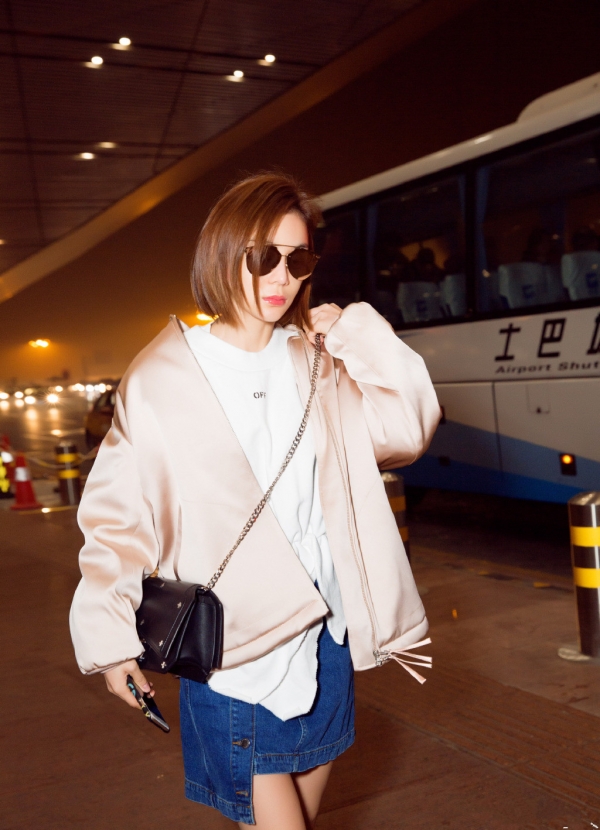 袁姗姗冬季街拍 飞行员夹克 牛仔外套示范最美look
