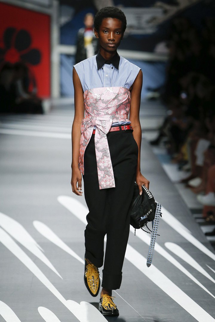 prada（普拉达）2018米兰时装周时装秀