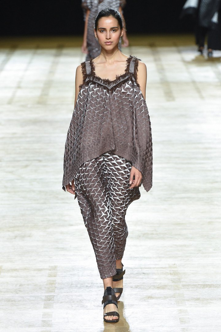 issey miyake（三宅一生）2018巴黎时装周时装秀