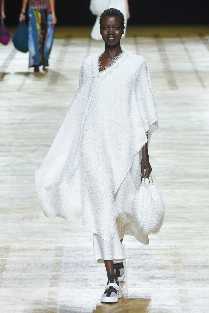 issey miyake（三宅一生）2018巴黎时装周时装秀