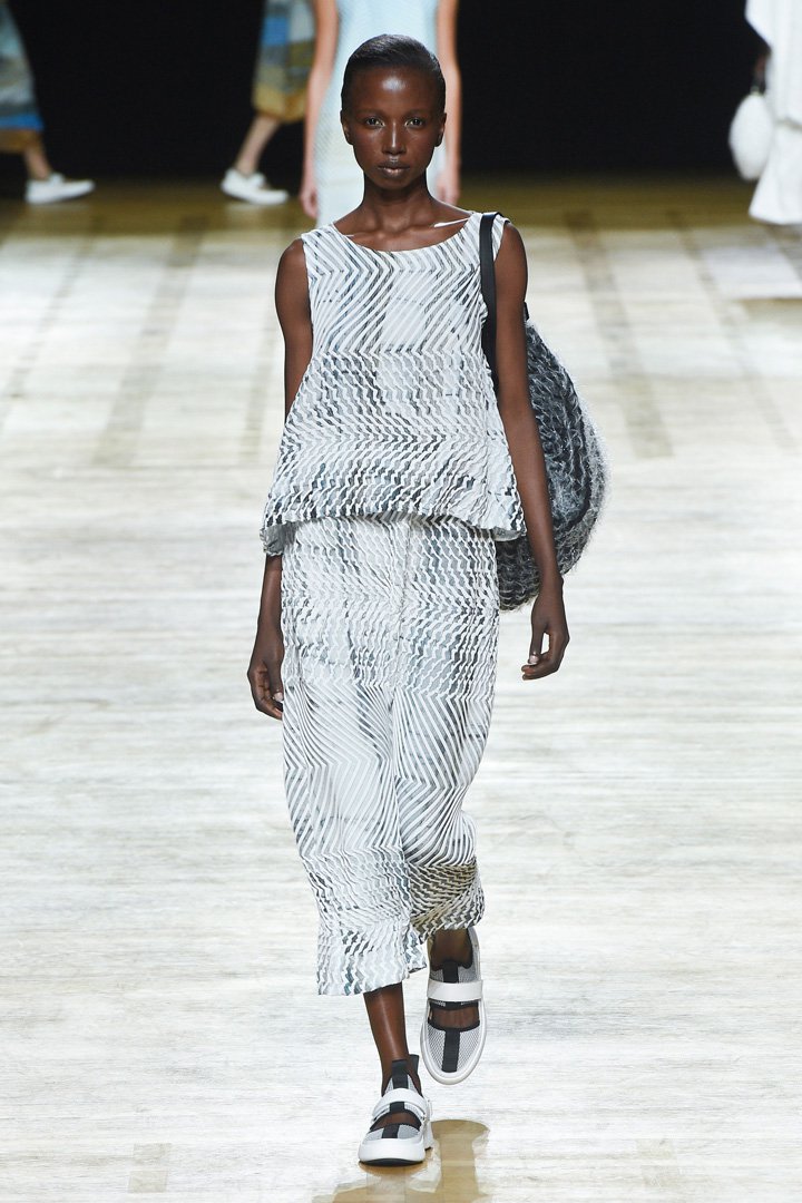 issey miyake（三宅一生）2018巴黎时装周时装秀