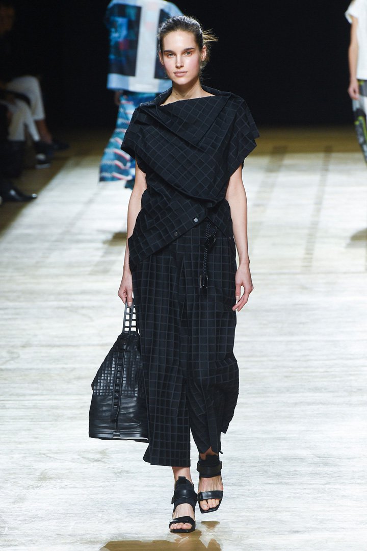 issey miyake（三宅一生）2018巴黎时装周时装秀