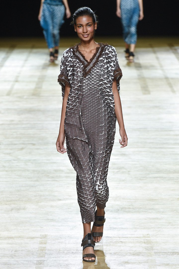 issey miyake（三宅一生）2018巴黎时装周时装秀