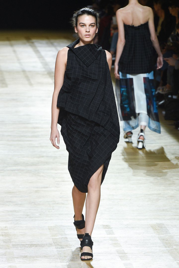 issey miyake（三宅一生）2018巴黎时装周时装秀