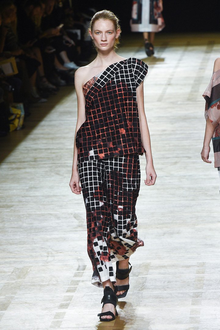 issey miyake（三宅一生）2018巴黎时装周时装秀