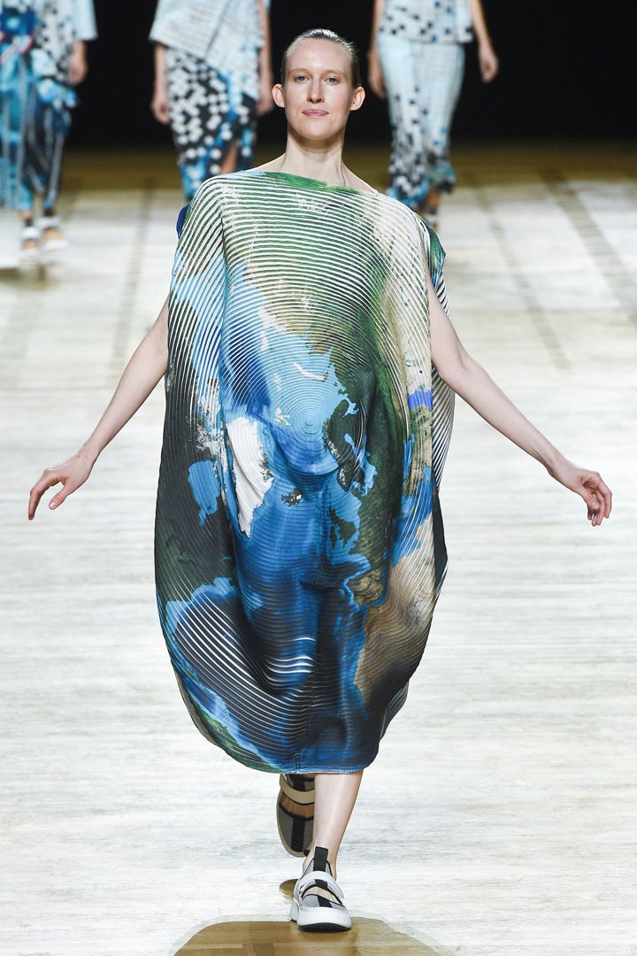 issey miyake（三宅一生）2018巴黎时装周时装秀