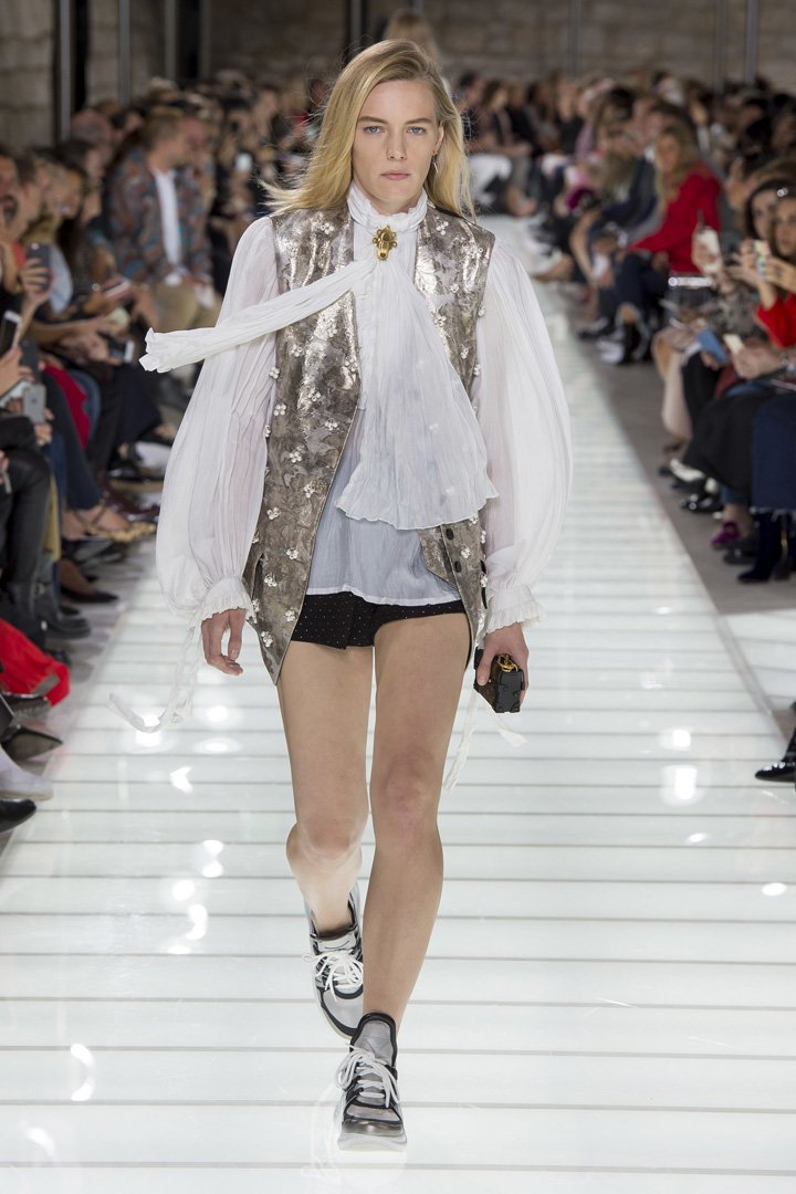 louis vuitton（路易威登）2018巴黎时装周时装秀