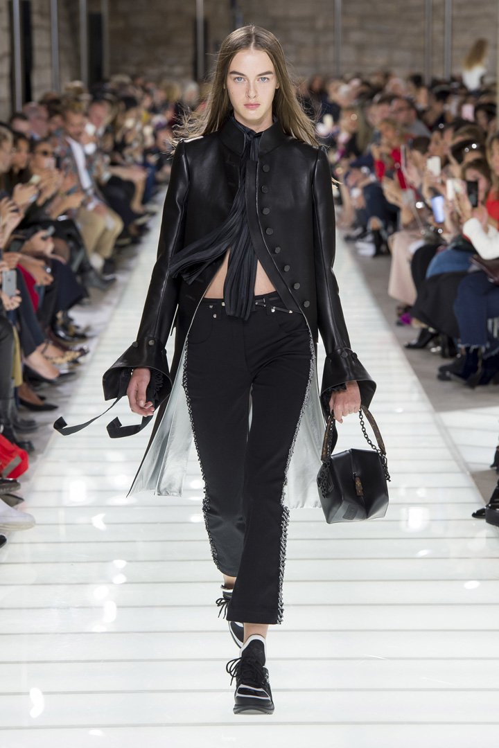 louis vuitton（路易威登）2018巴黎时装周时装秀