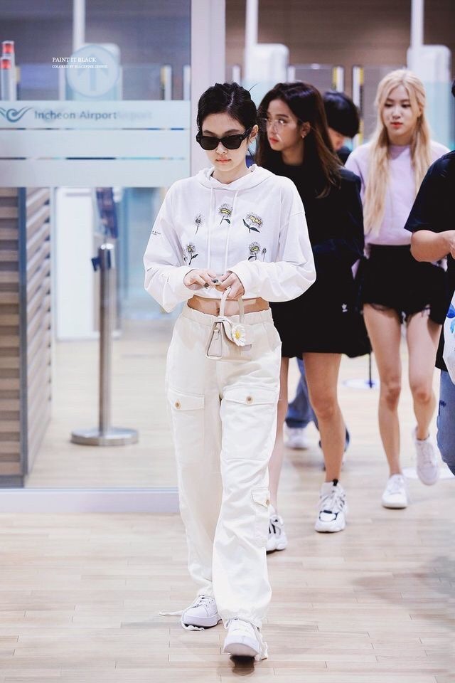 金智妮时尚穿搭图片大全，jennie kim机场时尚街拍造型look